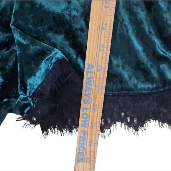 Socialite Emerald Green Crushed Velvet and Black Lace Wrap Front Romper Sz L - Picture 8 of 15
